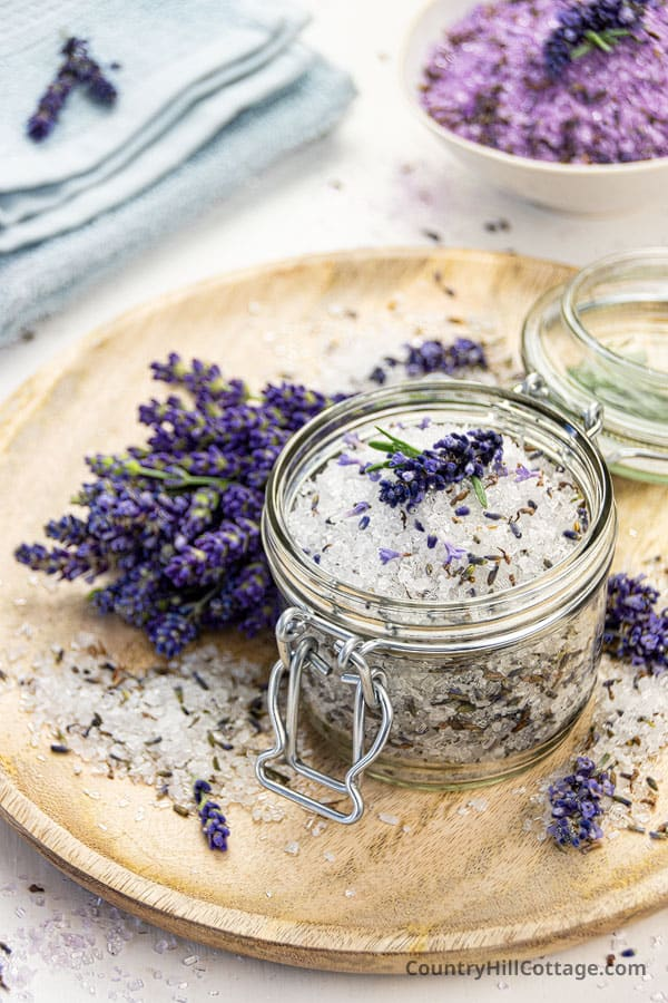 Zout met bloemen en kruiden: Lavendelzout&nbsp;🪻🧂.